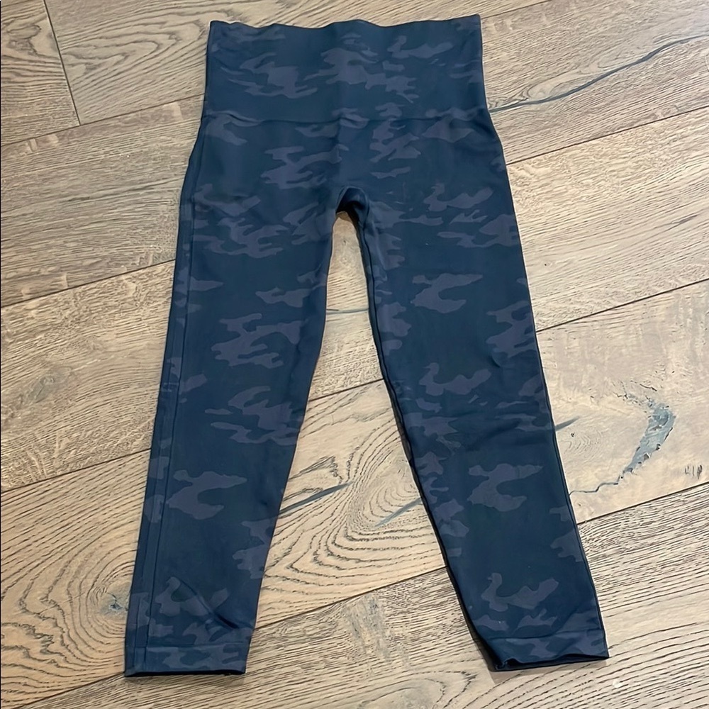 SPANX Black Camo Print Leggings Athletic Size M Cropped
